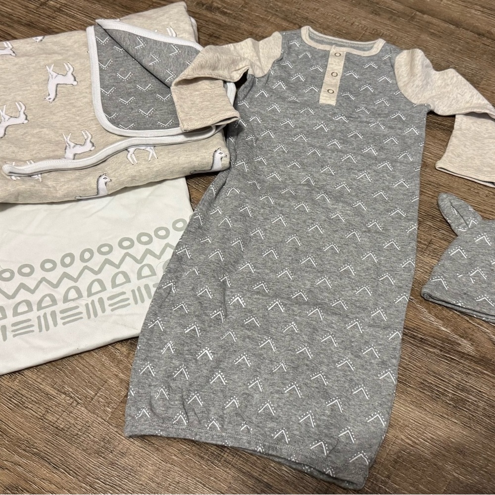 Nate Berkus Gray and Cream Kids Sleep Sack Set